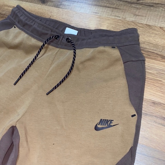 Nike tech fleece two tone joggers - Picture 2 of 7